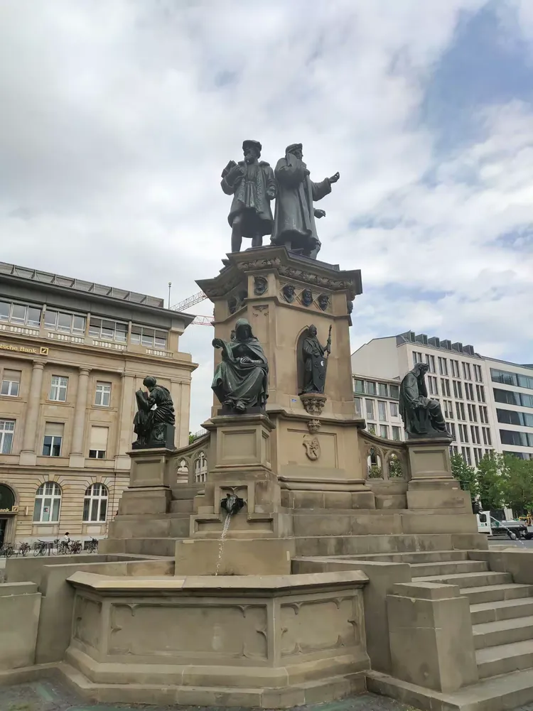 LOL官网登录入口-今夜法兰克福造点机会：欧篮联节点到来；更衣室稳定；数据趋势出现新变化的简单介绍