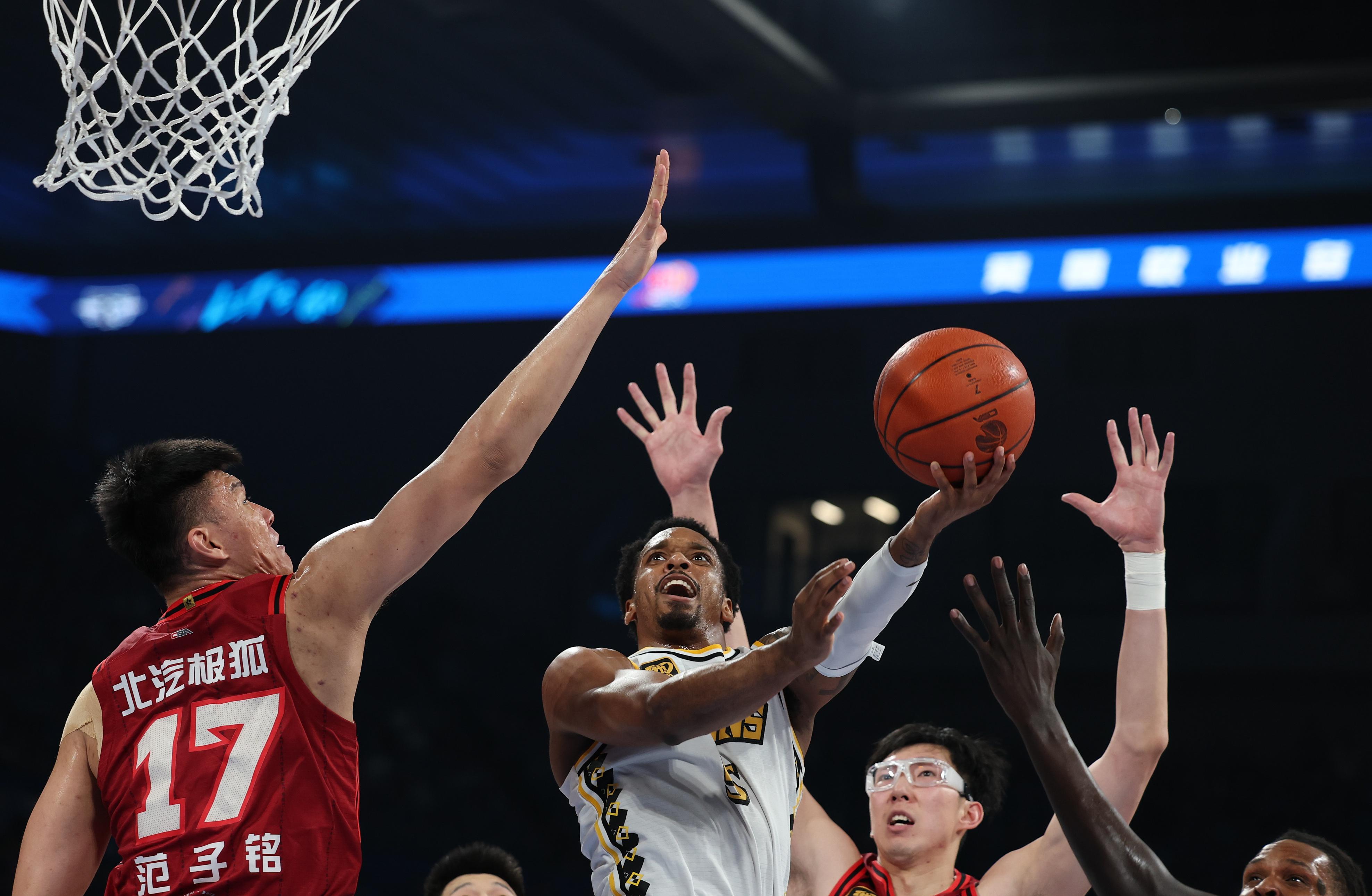 LOL官网登录入口-集结日NBA常规赛焦点战，本菲卡造点机会，球迷炸锅，纪律约束更严格(nba最前线50佳球)